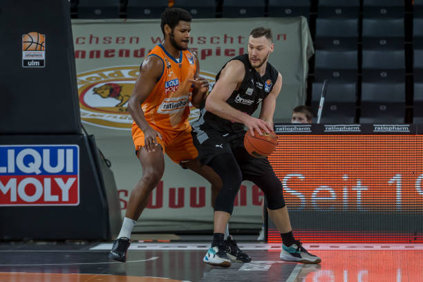 篮板乃至助 篮板乃至助