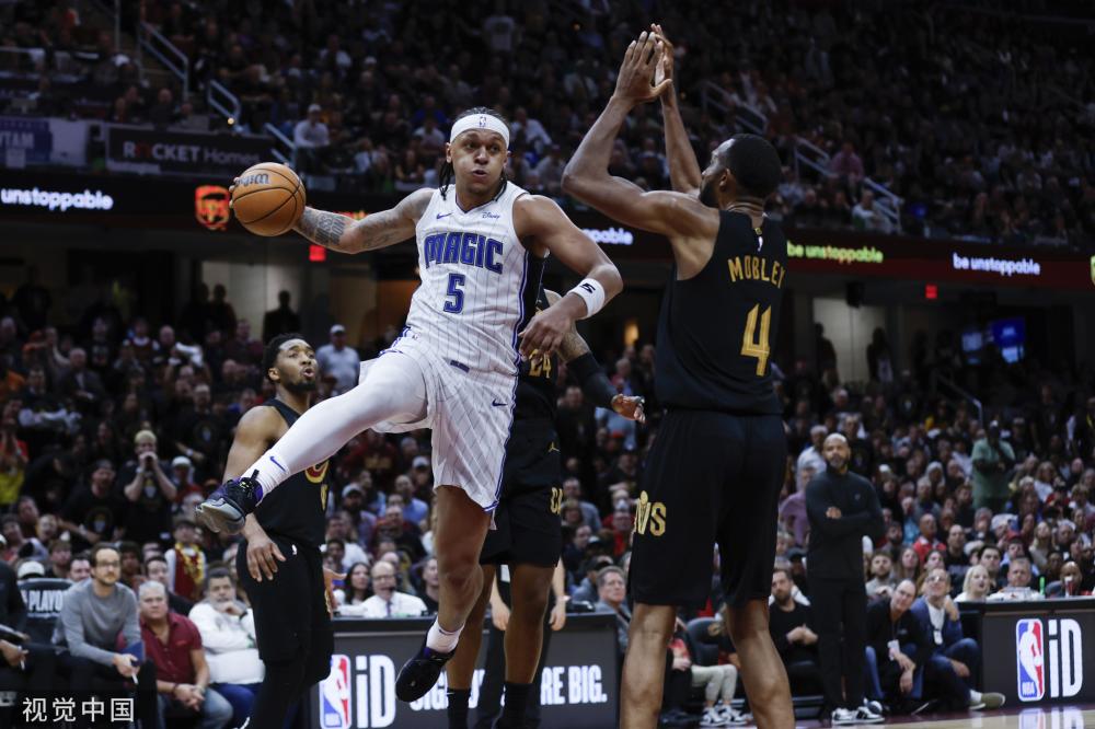 场上拼搏 场上拼搏